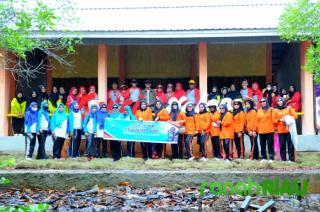 TP PKK Bersama Camat dan Gerakan Pramuka Kecamatan Gaung Gelar Tour ke Pantai Solop