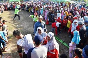   Hadirkan Lomba Balap Bakiak, Satgas TMMD Ajarkan Kerjasama