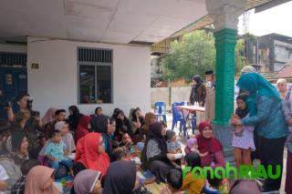 Pemprov Riau Salurkan 1049 Paket Makanan Bergizi Gratis ke SDN dan Posyandu di Pekanbaru