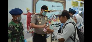 Kapolresta Pekanbaru pimpin acara bersih-bersih di Bandara SSQ II