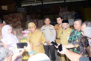 Tinjau Harga Bahan Pokok, Wabup Bengkalis Sidak ke Pasar Terubuk dan Pelabuhan Roro