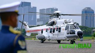 Seskab Teddy Jawab Pertanyaan soal Helikopter Pemerintah Tak Pernah Kelihatan di Sumatra