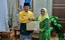 Iin Beri Kado SK SRG Bagi Petani Inhil