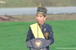 Pakai Baju Adat, Presiden Jokowi  pimpin Upacara Hari Lahir Pancasila di Lapangan Garuda PHR
