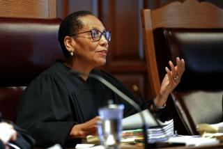 Hakim Muslim wanita pertama AS ditemukan meninggal di sungai