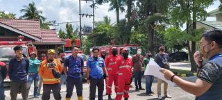 Seluruh Kota Duri, Diguyur Ribuan Liter cairan disinfektan Oleh Camat Mandau