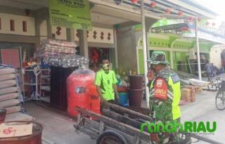 Giat Sosialisasi, Serda Nasril Efendi Tanjung Imbau Warga Patuhi Prokes