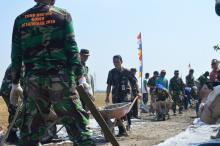 Rombongan Asisten Administrasi Pemprov Juga Tinjau Pembangunan Jalan TMMD