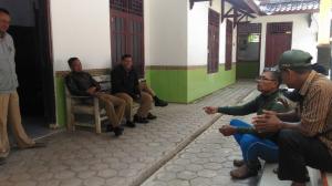 Peltu Suwaji Berikan Informasi Terkait TMMD Kepada Perangkat Desa Jatimulya Tegal