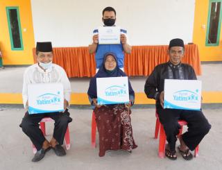 Rumah Yatim Salurkan Bantuan Sarana Mushola dan Santunan Dai di Pambang Pesisir