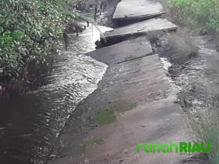 Tokoh Masyarakat Minta kepada Dinas Terkait Segera Perbaiki Infrastruktur di Desa Penampi