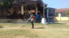 Rumput Depan Balai Desa Dirapikan, Jelang Pembukaan TMMD