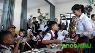 Pesan Menkomdigi: Sosialisasi Masif Jadi Kunci Sukses Program MBG 