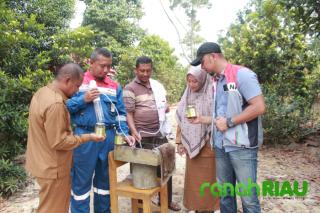Berbagi Pengalaman Langka, Pertagas Ajak Para Guru Dalam Panen Madu Lebah Trigona