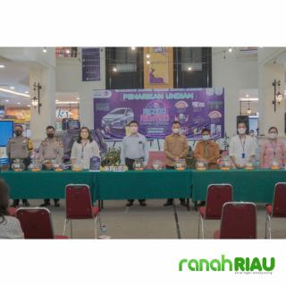 Penarikan undian belanja, Suwandy bawa pulang Honda Mobilio 