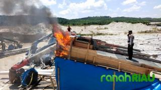 Polsek Kuantan Mudik Kobarkan Sijago Merah di Petapahan