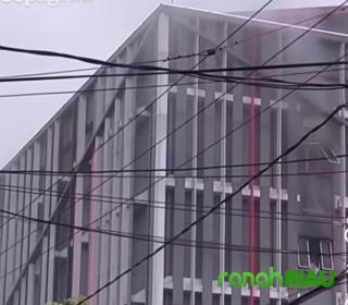 Viral di Medsos! Asap Hitam Mengepul dari Hotel New Hollywood Pekanbaru