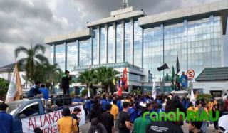 Ditekan Aksi Rakyat, Gubernur Kaltim Minta Maaf: Janji Tanggung Biaya Pribadi