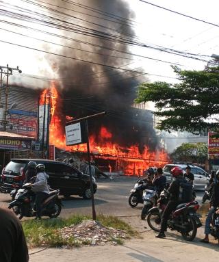 Kayu Resto Hang Tuah terbakar, Pemilik belum bisa Dikonfirmasi