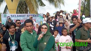 Ribuan Masyarakat Bengkalis Banjiri Ikuti Jalan Gembira Bersama Iyeth Bustami dan Misliadi