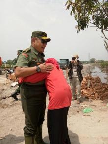 Ternyata, Tentara Bukan Musuh Warga