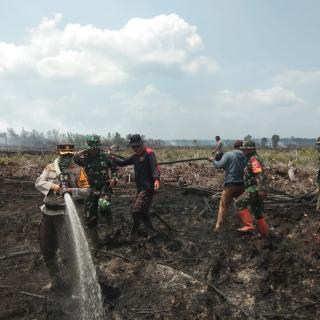 Berjibaku amankan Hotspot, Kebakaran hutan dan Lahan sita Perhatian Serius Kapolsek Pinggir