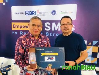 JNE raih Penghargaan brand pemberdaya UKM kategori Ekspedisi Logistik 