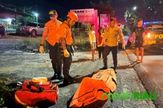 Ditemukan Tak Bernyawa didalam Reklame Neon Box, Kematian Pria ini diselidiki Polsek Bina Widya