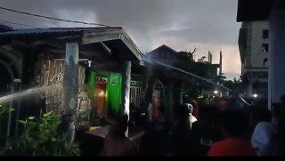 Menjelang Pagi, Beberapa Rumah Warga di Tembilahan Hulu Terbakar