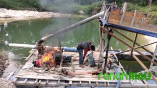 Personil Gabungan Polres Kuansing Bakar Peralatan PETI di Lahan Transmigrasi