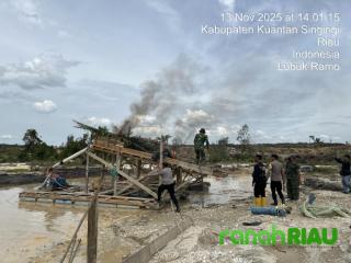 Tim Gabungan TNI-Polri Grebek Lokasi PETI di Desa Pantai, 9 Rakit Hangus Dibakar