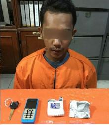 Dikira Pelanggan Sabu, Ehhh Gak Taunya Polisi, Pengedar Sabu Ini Ditangkap Deh...