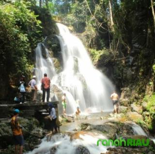 Air Terjun Guruh Gemurai Menjadi Salah Satu Destinasi Pilihan Saat Liburan Akhir Pekan