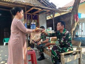 Layani Anggota Penugasan TNI Tegal, Warung Sutiya Buka Sampai Larut Malam