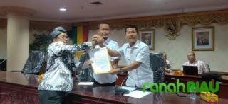 DPRD Riau Dukung Guru Honor Non Kategori Jadi PNS