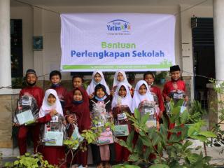Puluhan Yatim Dan Dhuafa Di Pekanbaru Terharu Terima Perlengkapan Sekolah