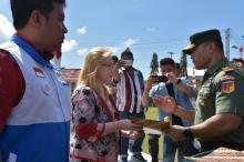 Danrem 131/Santiago berikan penghargaan"  Operasi Bhakti TNI lewat Program TNI  Manunggal.