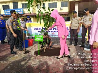 Kapolres Bengkalis Peduli Penghijauan Serantak Seluruh Polsek