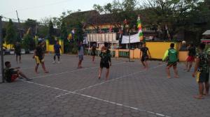 Jaga Kebugaran Satgas TMMD Olahraga Bareng Warga