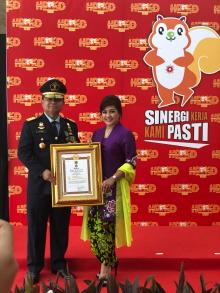Ronny Sompie Dianugrahi Satyalencana Wira Karya oleh Presiden