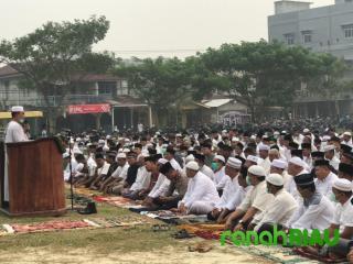 Ribuan Masyarakat Bersama FORKOMPIMCAM Mandau Shalat Istisqo