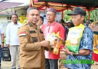 Tinjau Pasar Murah di Sungai Cingam, Gubri: Jangan Abaikan kebutuhan Dasar