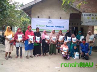 Rumah Yatim Salurkan Bantuan Bahan Pokok untuk Warga Rumbai Pesisir Riau
