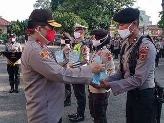 Kapolda Jambi Salurkan Bantuan Masker dan Vitamin Bhayangkari Kepada Personel