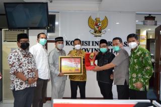 Bawaslu Kunjungan Silaturahmi ke Kantor Komisi Informasi Riau