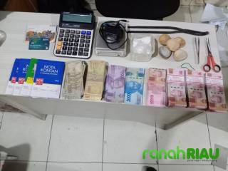 Pelaku Bakar Emas Hasil PETI Ditangkap, Puluhan Juta dan Biji Emas Ikut Diamankan