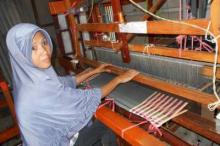 Pengrajin Songket Inhil Terkendala Alat Tenun