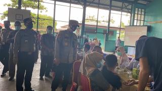 Kapolsek Mandau dampingi Kapolres Monitor Pelaksanaan Vaksinasi