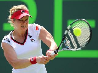 Clijsters akan ayunkan Raket lagi di Dubai