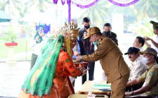 Resmi, Wabup Buka Festival Budaya Bahari di Pantai Indah Selatbaru